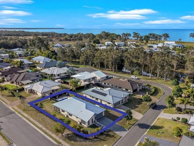Beautifully Presented Home With Pool In Popular On The Beach Estate