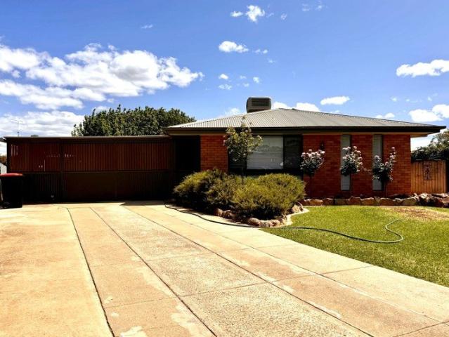 Beautifully Presented Home in a Prime Cul de Sac Location