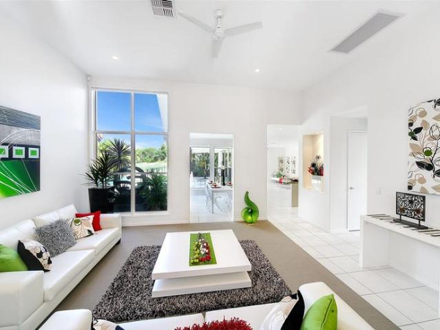 BEAUTIFULLY PRESENTED HOME IN PELICAN WATERS