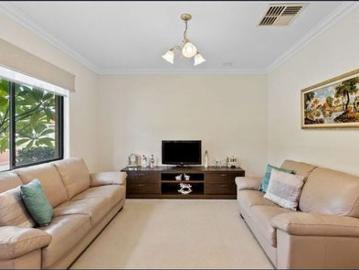 Beautifully Presented Home in Quiet Madeley Location