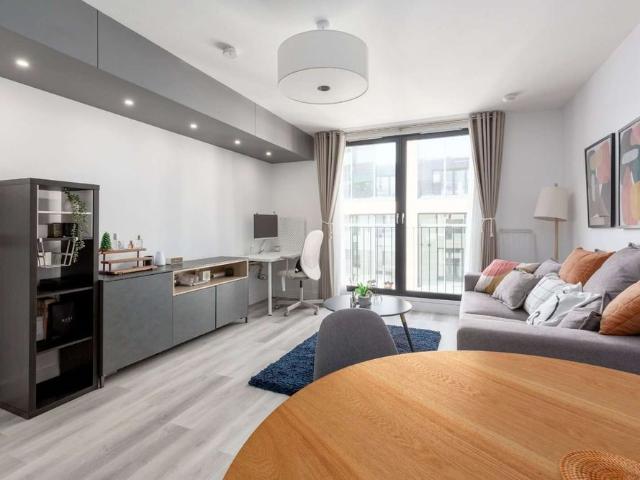 Beautifully presented, one bedroom apartment, in the sought after Shoemakers Square development in Edinburgh’s historic Old Town