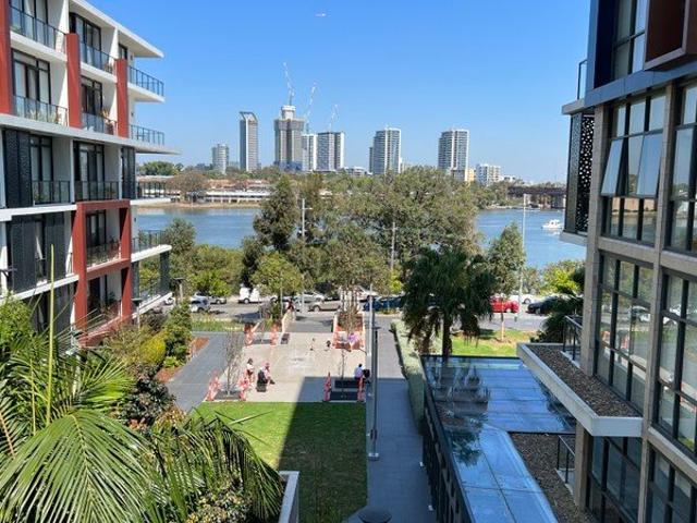 Beautifully presented One Bedroom apartment, Pristine & Clean Condition, Private inspection Call or Whats App Harry 0418 283 999