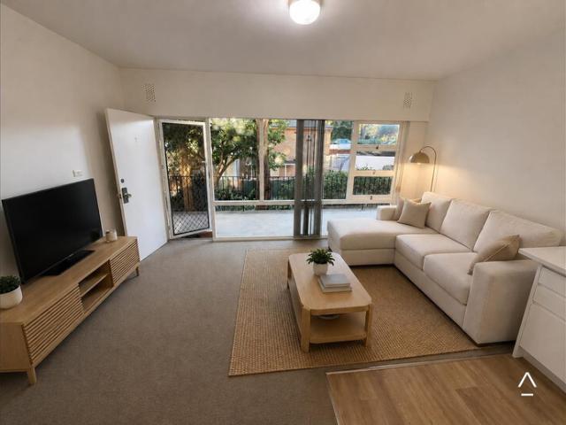 Beautifully Presented One Bedroom Unit with New Kitchen