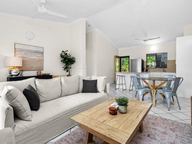 Beautifully Presented, No Body Corporate, Steps from the Golf Club!