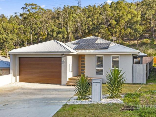 Beautifully presented, near new home