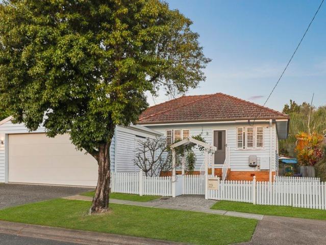 Beautifully Presented Single Level Living on 607sqm