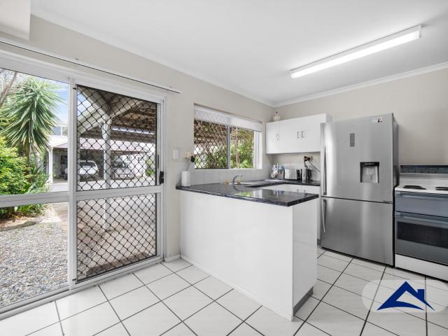 Beautifully presented, pet friendly townhouse