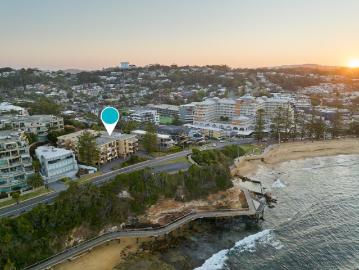 Beautifully Presented & Perfectly Positioned Oceanfront Apartment