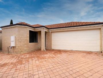 Beautifully Presented Villa Offering Privacy & Convenience!