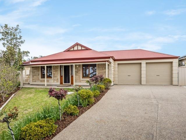 Beautifully presented residence circa 2014 enjoying an elevated cul de sac location with a superb back drop to rolling pastures and hill views