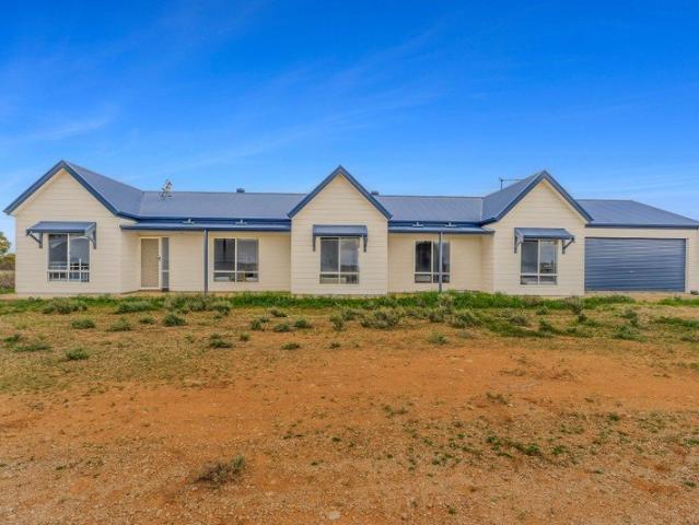 Beautifully Presented Rural Retreat Off Grid Living