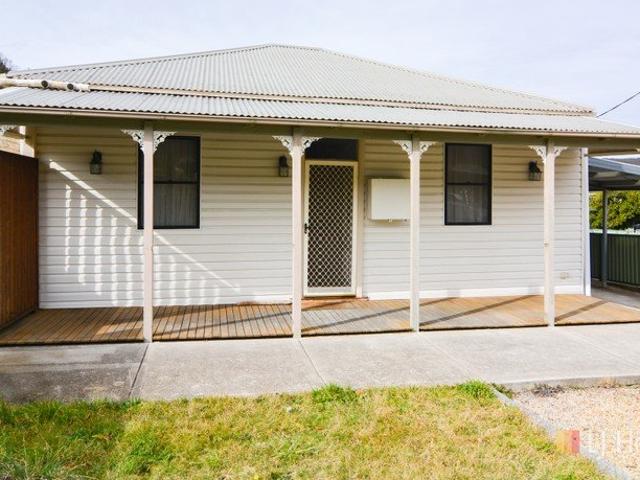 Beautifully Presented Weatherboard Fantastic Garaging