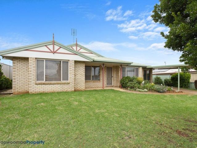 BEAUTIFULLY PRESENTED with 2 air cons and 3 living areas!