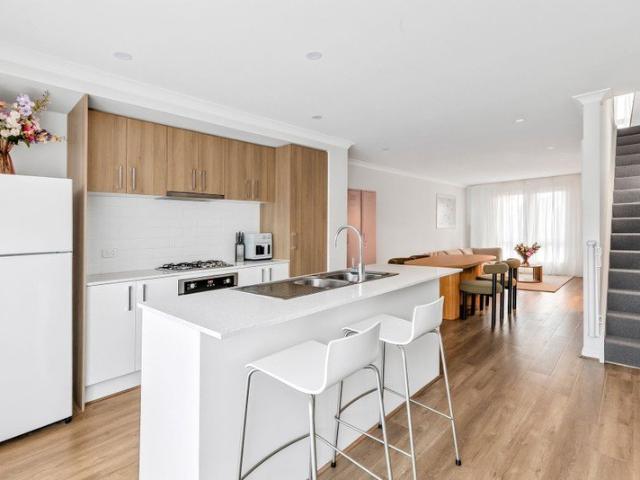 Beautifully Presented Townhome Ready to Impress!