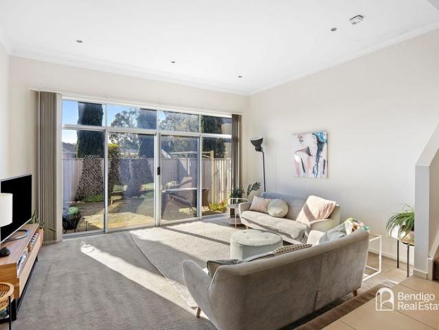BEAUTIFULLY PRESENTED TOWNHOUSE IN A PRIME LOCATION