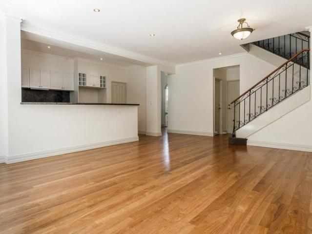 Beautifully Presented Townhouse