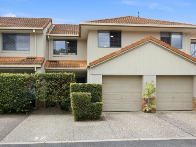 BEAUTIFULLY PRESENTED TOWNHOUSE