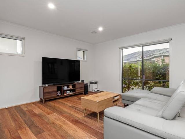 Beautifully Presented Three Bedroom Town House