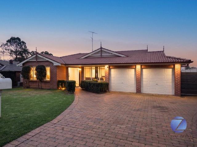 BEAUTIFULLY PRESENTED THROUGHOUT ON 1,000m2 of land !