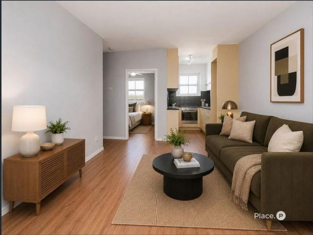BEAUTIFULLY PRESENTED TWO BEDROOM APARTMENT IN THE HEART OF NEW FARM
