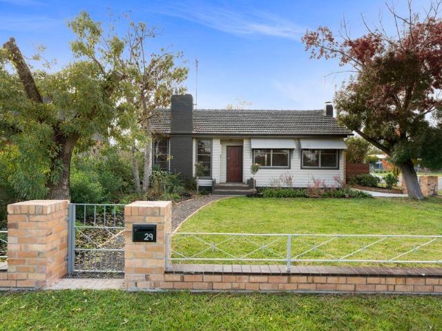 Beautifully Presented Two Bedroom Home in a Convenient Benalla Location