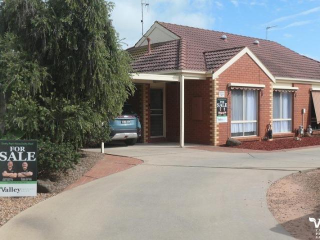 Beautifully Presented Two Bedroom Townhouse/Unit