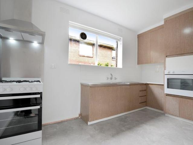 Beautifully Presented Two Bedroom Unit in the Heart of Hawthorn
