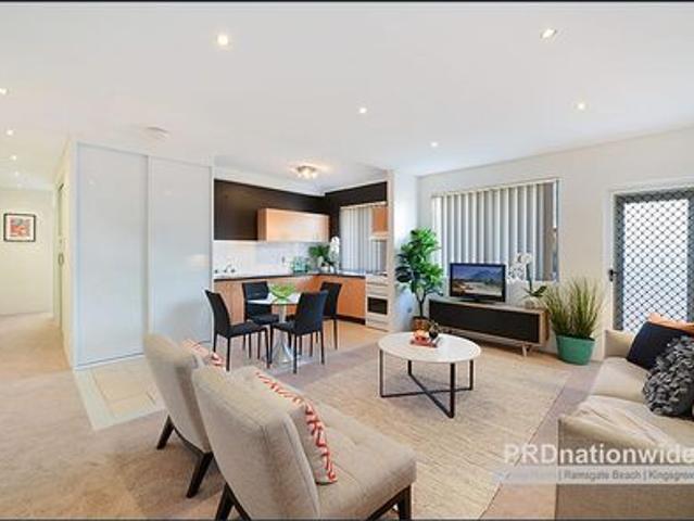BEAUTIFULLY PRESENTED UNIT