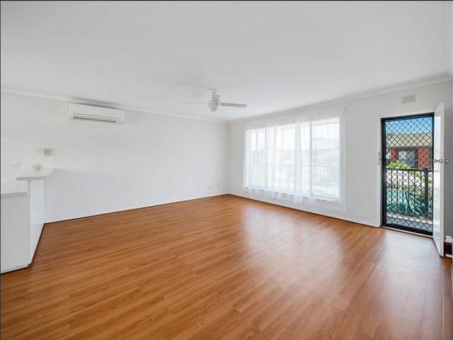 Beautifully Presented Unit in Convenient Plympton!