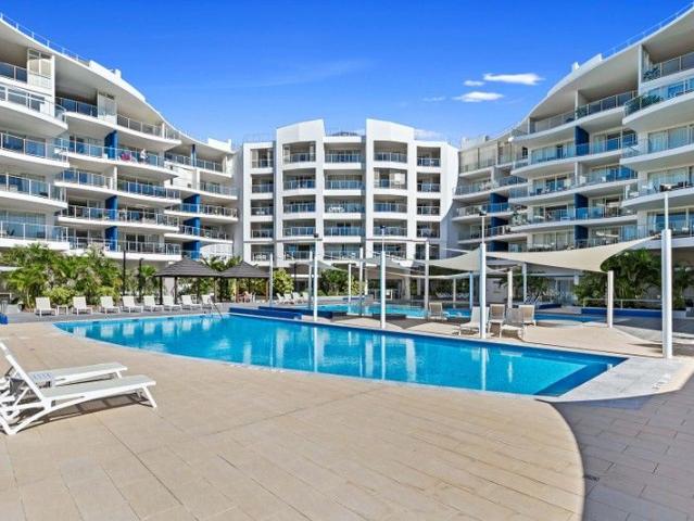 BEAUTIFULLY PRESENTED UNIT OAKS RESORT & SPA!