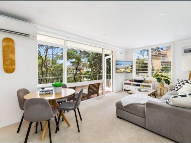 Light Filled Beachside Apartment with Leafy Outlook, A/C & Lock Up Garage
