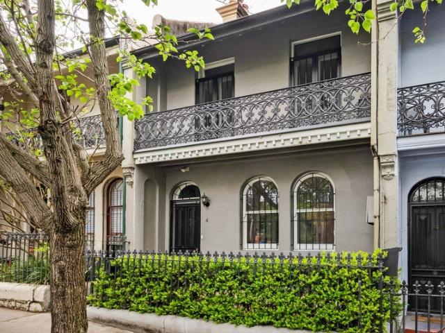 Beautifully preserved classic Victorian terrace