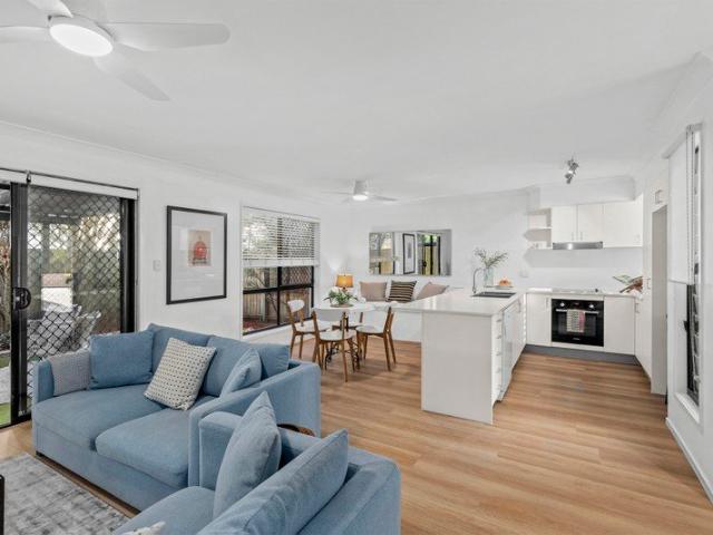 Beautifully renovated 3 Bed Townhouse in Kedron!