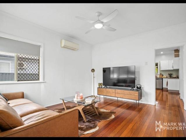 Beautifully Renovated 3 Bedroom Home with Back Deck in Rocklea