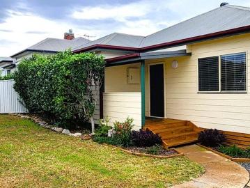Beautifully Renovated 3 Bedroom Home on a Large 1,012m2 Block with DA Approval