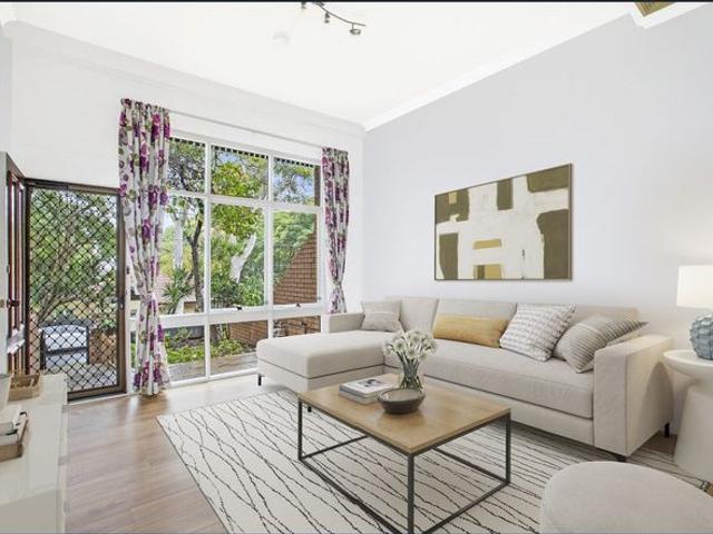 Beautifully renovated 3 Bedroom Townhouse