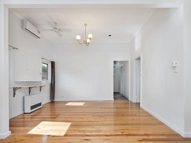 BEAUTIFULLY RENOVATED 3 BEDROOM WITHIN WALKING DISTANCE TO BALLARAT CBD