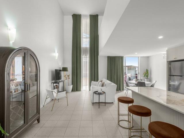 Beautifully Renovated 148sqm Dual Level Residence With City Views