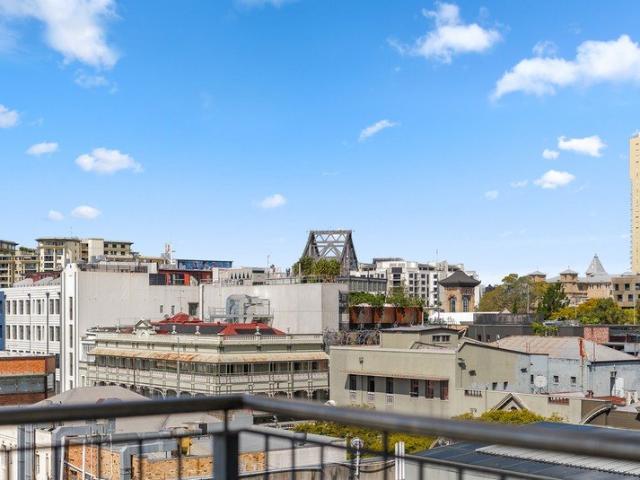 Beautifully Renovated 148sqm Dual Level Residence With City Views