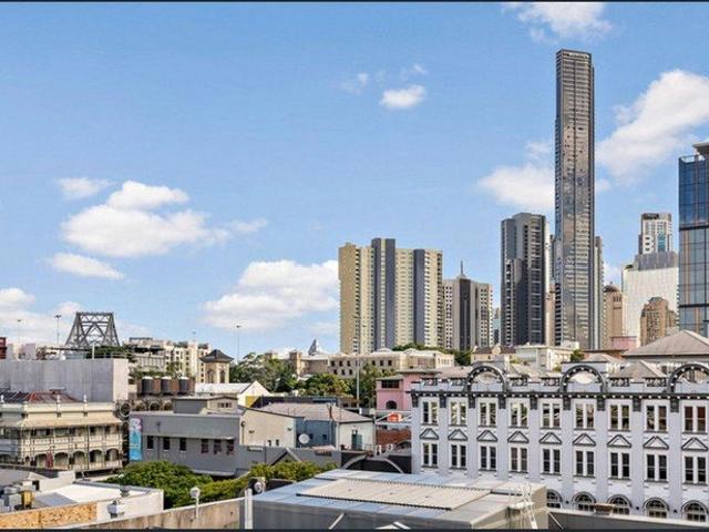 Beautifully Renovated 148sqm Dual Level Residence with Large MPR / 3rd Bedroom Potential