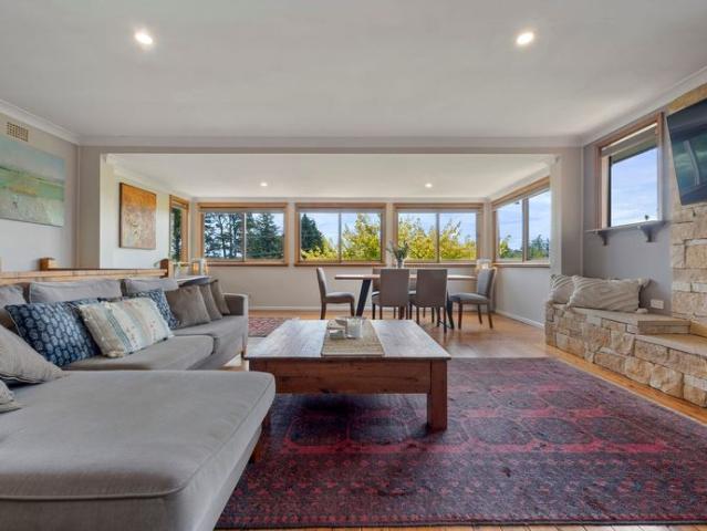 Beautifully Renovated 1960's Home Water Usage & Gas Included!