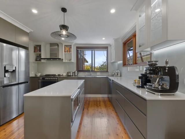 Beautifully Renovated 1960's Home Water Usage & Gas Included!