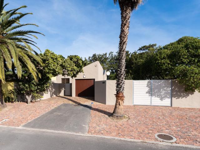 Beautifully Renovated 2 Bedroom Home To Let in Sought After Edgemead