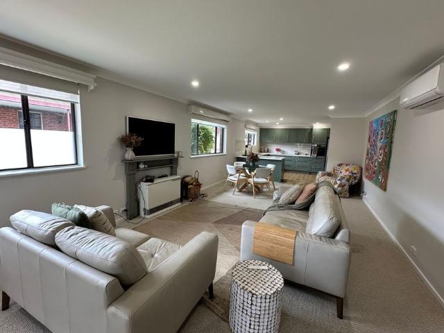 Beautifully Renovated 2 Bedroom + Study Home Close to the CBD