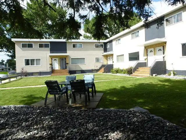 Beautifully Renovated 2 Bedroom Townhome in Fort Saskatchewan