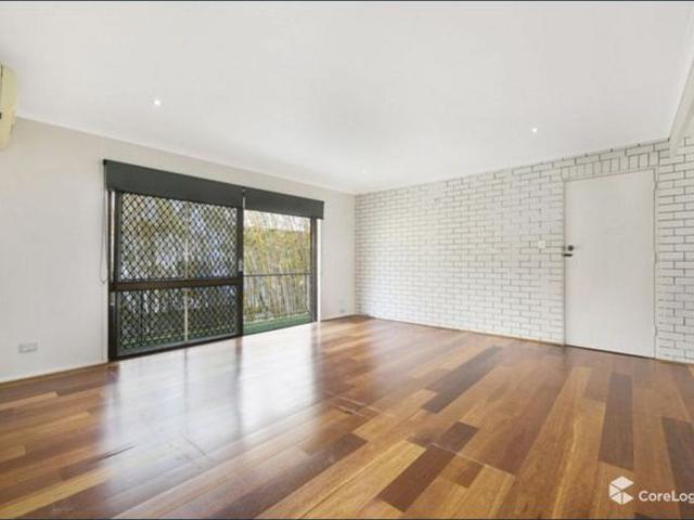 Beautifully renovated 2 Bedroom unit