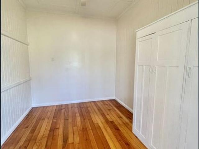 Beautifully Renovated 2 Bedroom Unit