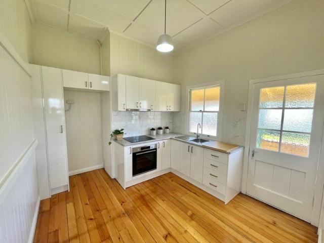 Beautifully Renovated 2 Bedroom Unit
