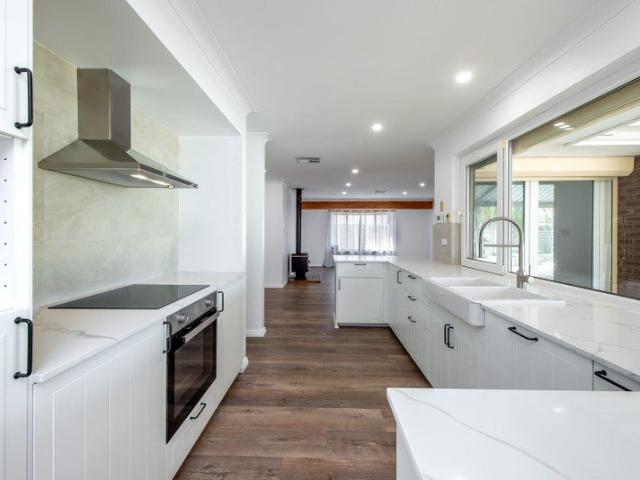 Beautifully renovated 4 x 2 home in Edgewater!