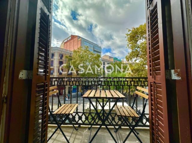 Beautifully Renovated 4 Bedroom Apartment in the heart of Sant Antoni